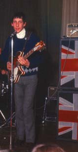 Precursor to the actual “Marshall” stack, Pete stacks a blonde ’64 Fender Bassman head on two Marshall 4×12 cabinets with British flag “grills” in late 1965. Guitar is Rickenbacker 360/12 Export.