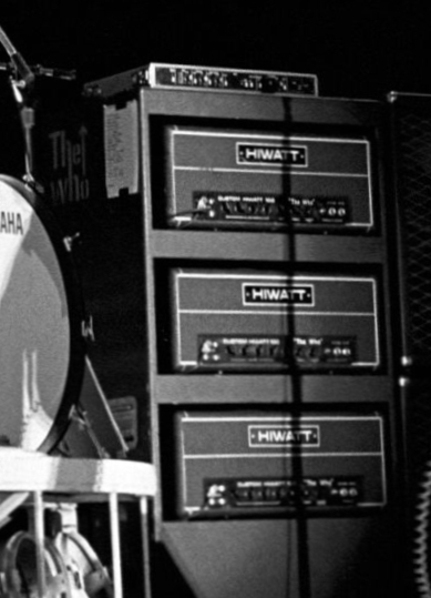 1982: Pete’s rig with three Hiwatt CP103s, topped with Roland SDE-2000 DDL digital delay rack unit.