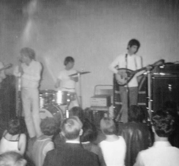 Click to view larger version. 27 Aug. 1965, at the Rang-A-Tang Club, Carnival Hall, Basingstoke, UK, with Vox PA on chair. (Photo: SoundCityChris)