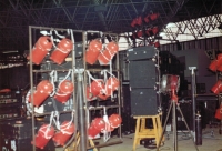 22 Feb. 1974, Parc des Expositions, Nancy, France, backstage during setup. Lighting rig and Heil stack for drums foldback. Via “A French Fan”.