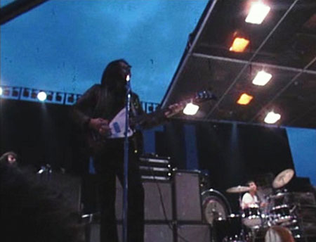 Ca. 1972, showing the Sunn rig, with one Sunn Coliseum Bass (top), one Sunn Coliseum 880 (middle), and one Sunn Coliseum Lead (bottom). Bass is 1965–69 sunburst Gibson Thunderbird IV (“Non-Reverse”-style).