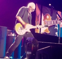 Click to view larger version. Oberhausen, Germany, 10 Sept. 2016, Pete playing PT Signature Gibson Les Paul Deluxe for Won’t Get Fooled Again.